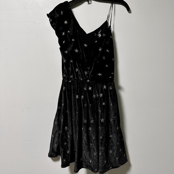 NWT AQUA | Black Star Ruffle-Accent Asymmetrical Dress - small - Picture 3 of 4